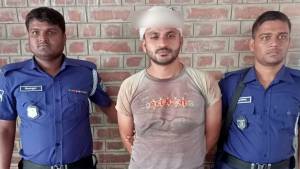 বিএনপি নেতাকে প্রকাশ্যে কোপালেন যুবলীগ কর্মী